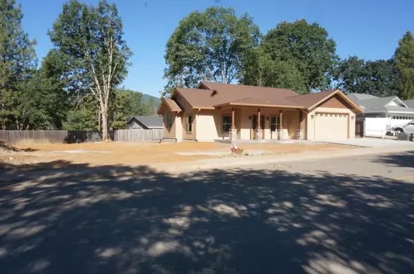 220 Fairway DR, Weaverville, CA 96093