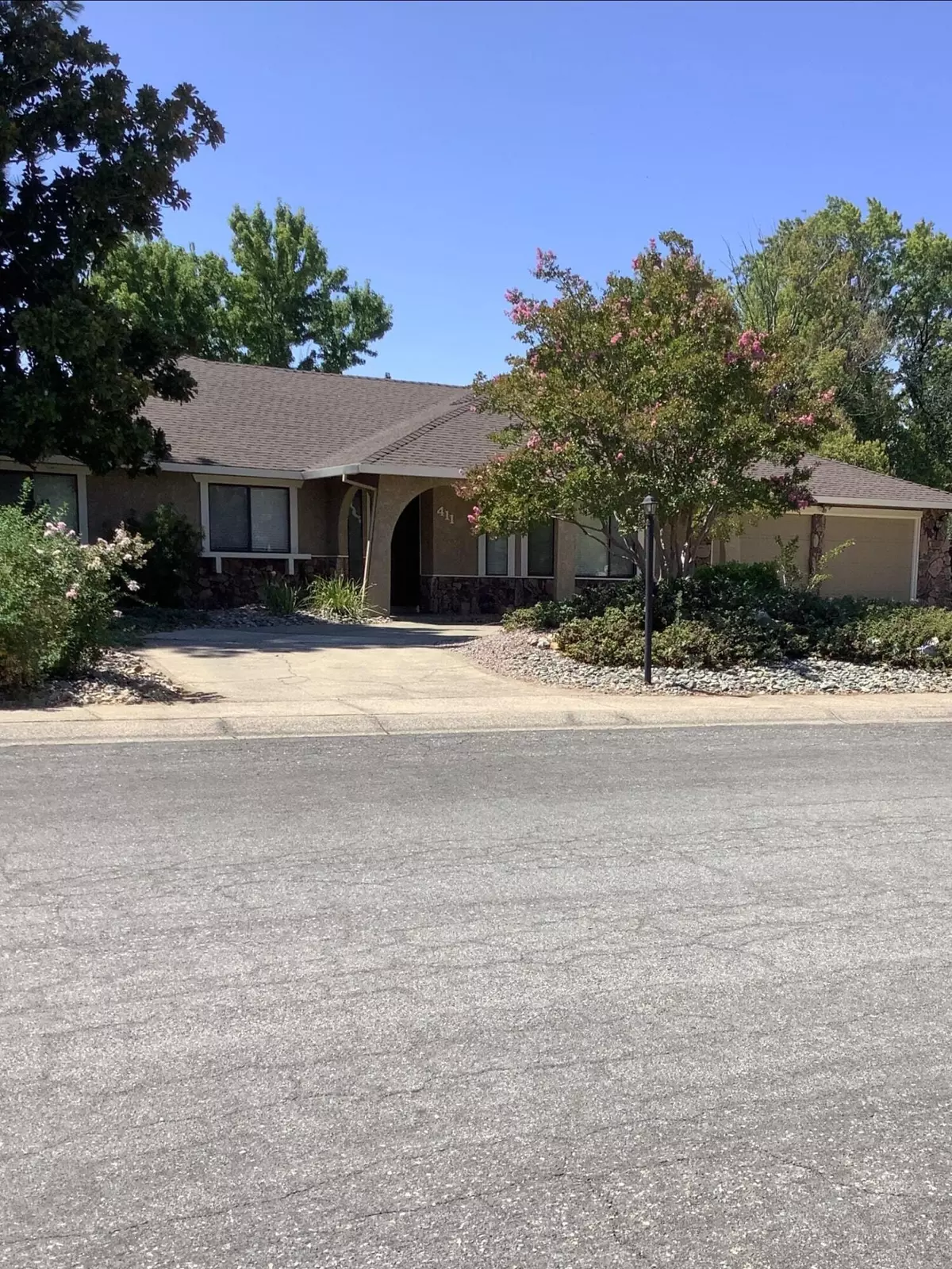 Redding, CA 96003,411 Woodhill DR