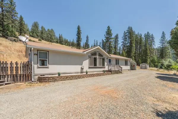 81 Spruce LN, Weaverville, CA 96093