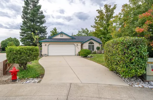 2814 Foxglove LN, Redding, CA 96001