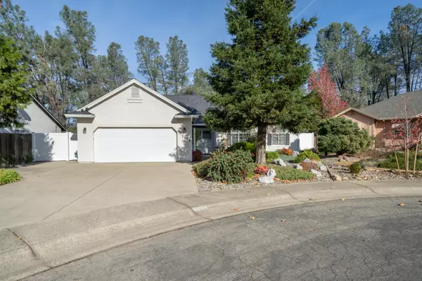 3036 Warbler CT, Redding, CA 96001