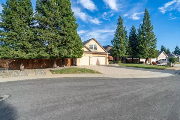 2748 Madison River DR, Redding, CA 96002