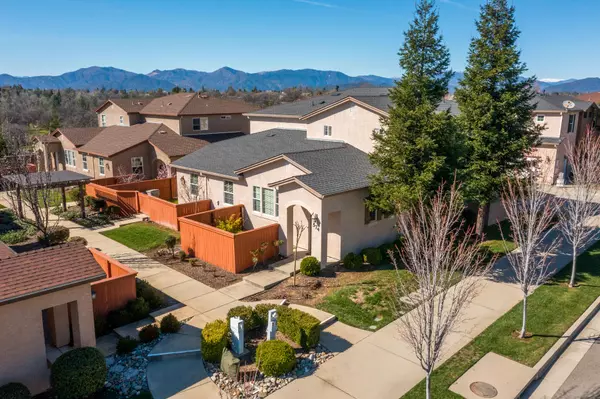 574 Mission De Oro DR, Redding, CA 96003