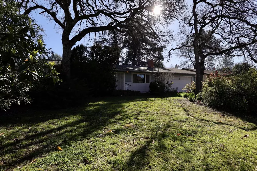 2117 Deerfield AVE, Redding, CA 96002