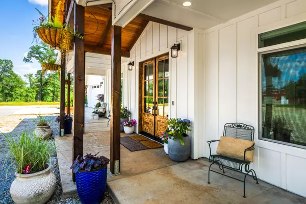 Redding, CA 96003,21255 Via Serena DR