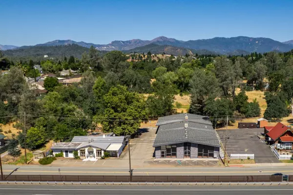 3266 Cascade Blvd, Shasta Lake, CA 96019