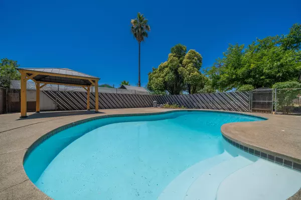 Redding, CA 96002,2933 Shasta View DR