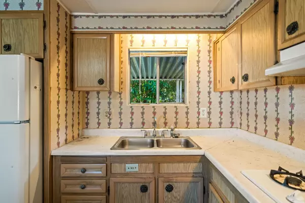 Redding, CA 96003,4488 Menasha Ln