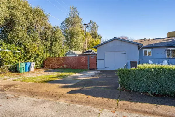 Redding, CA 96002,3517 Alta Mesa DR