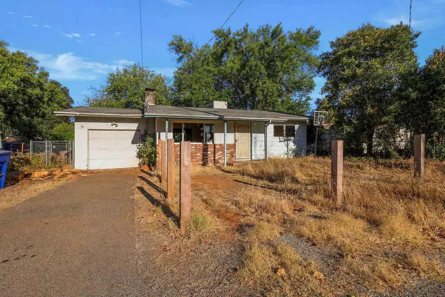 2870 Reservoir LN, Redding, CA 96002