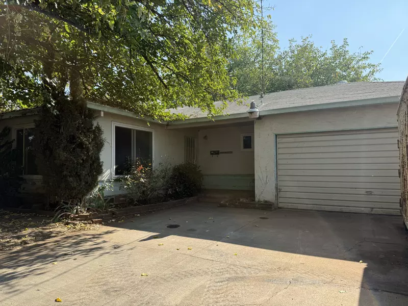 2561 Hawn AVE, Redding, CA 96002