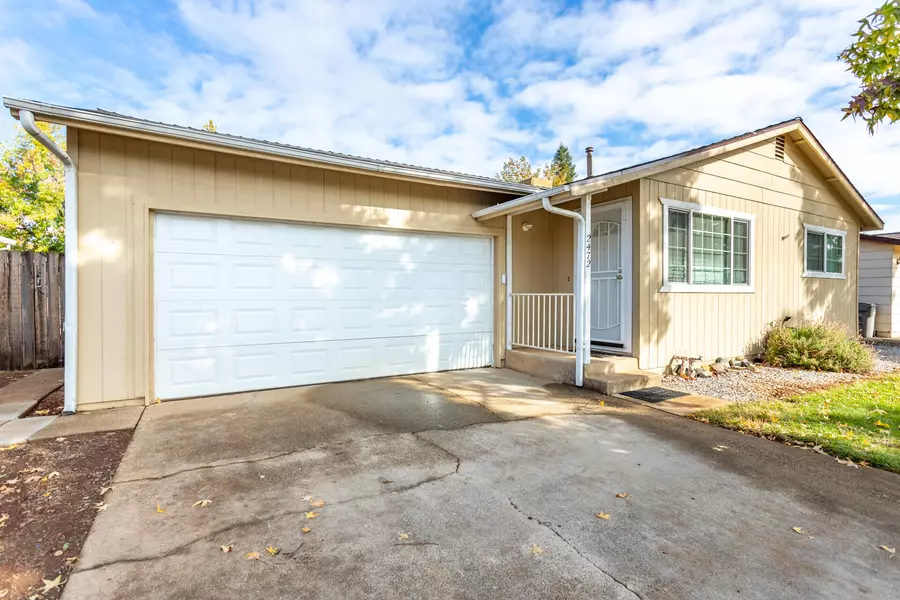 2472 Saturn, Redding, CA 96002