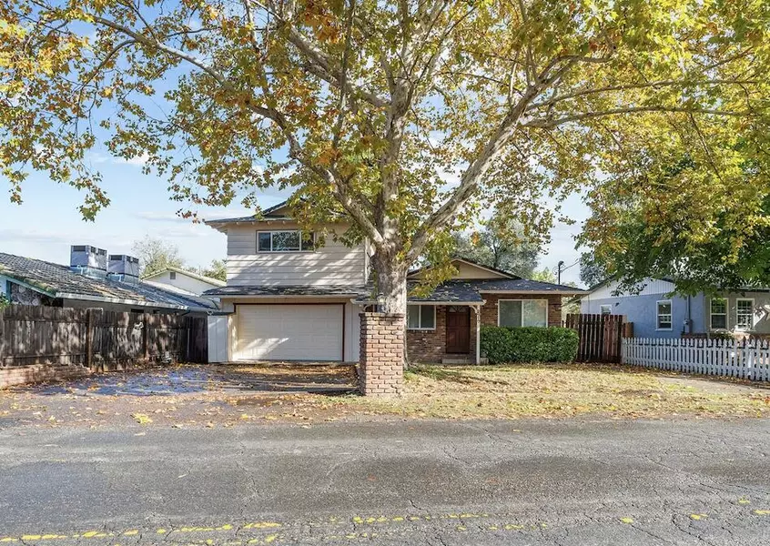 2717 Henderson RD, Redding, CA 96002