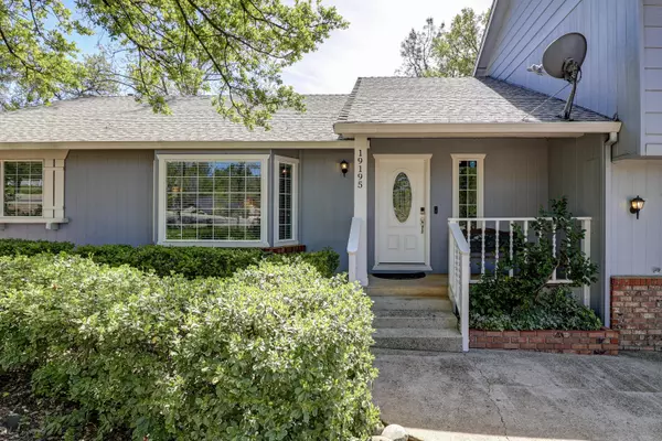 19195 Hollow LN,  Redding,  CA 96003