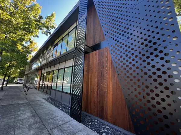 Redding, CA 96001,1304 East ST