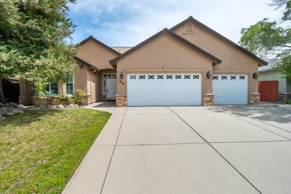 619 Casa Buena ST, Redding, CA 96003
