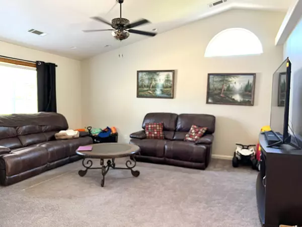 Shasta Lake, CA 96019,3257 Sioux DR