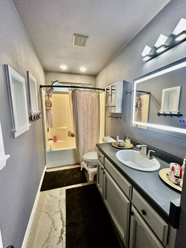 Redding, CA 96002,855 Jefferson CT