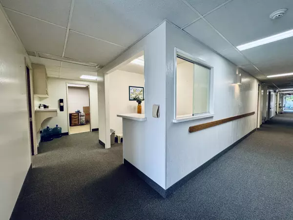 Redding, CA 96001,1950 Court ST #C