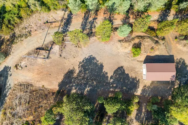 Weaverville, CA 96093,221 Davis DR