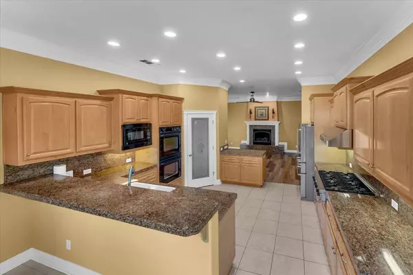 Redding, CA 96003,827 Santa Cruz DR