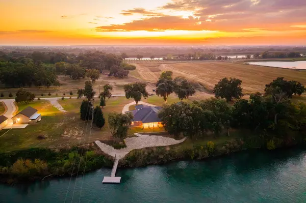 Anderson, CA 96007,22890 Blue Jay LN