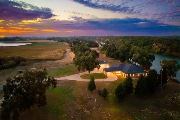 Anderson, CA 96007,22890 Blue Jay LN