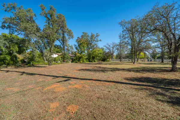 Redding, CA 96003,19660 Hendrika WAY