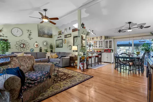 Redding, CA 96001,6044 Emerald LN