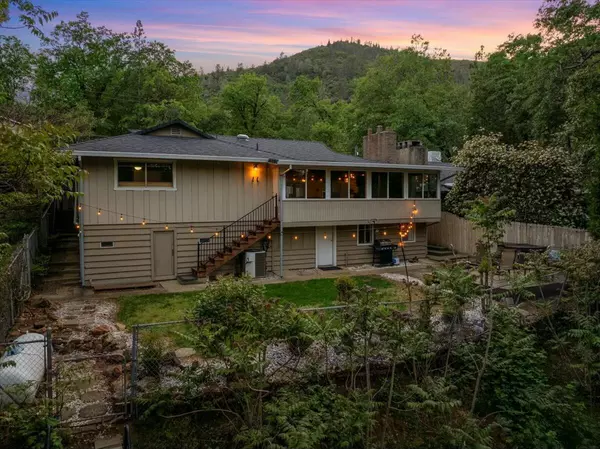 Lakehead, CA 96051,19817 Oak Knoll DR