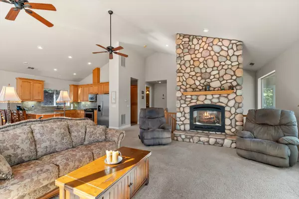 Lakehead, CA 96051,19720 Oak Knoll DR