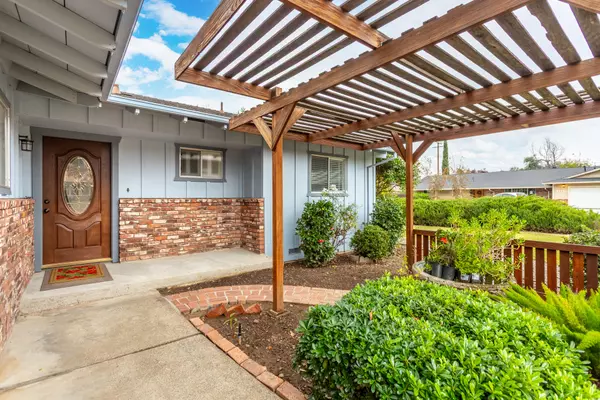 Redding, CA 96002,3690 Victoire WAY