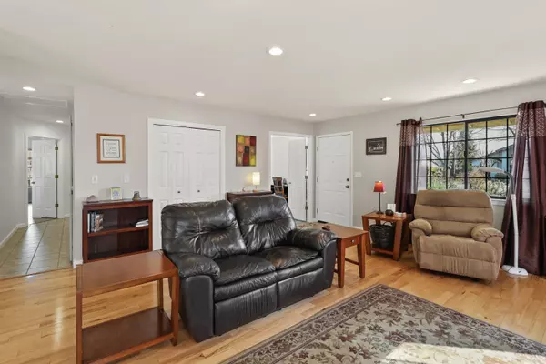 Redding, CA 96003,2142 Hacienda ST