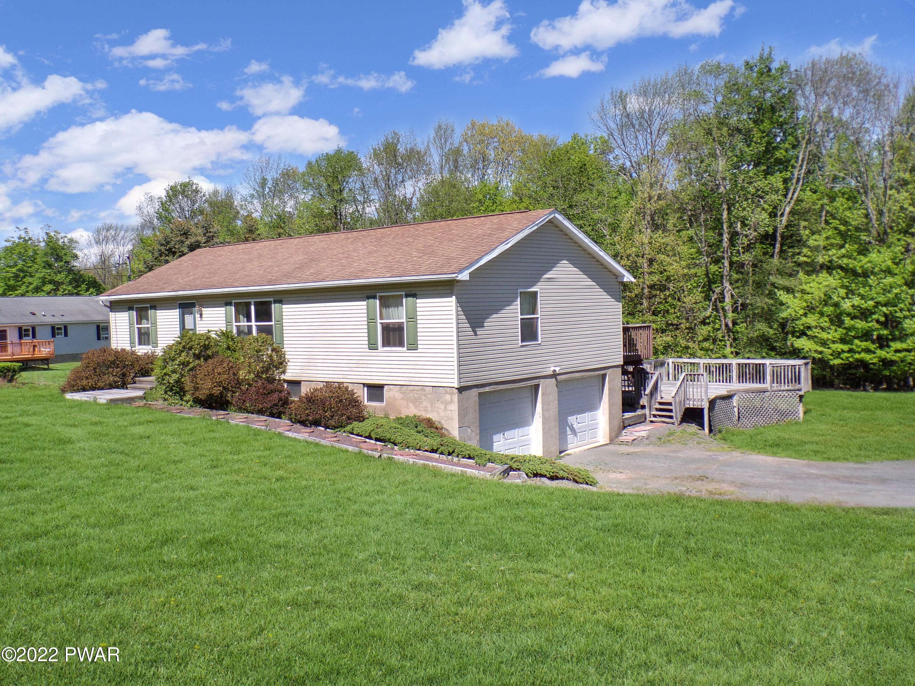 145 Hilltop DR, Lake Ariel, PA 18436