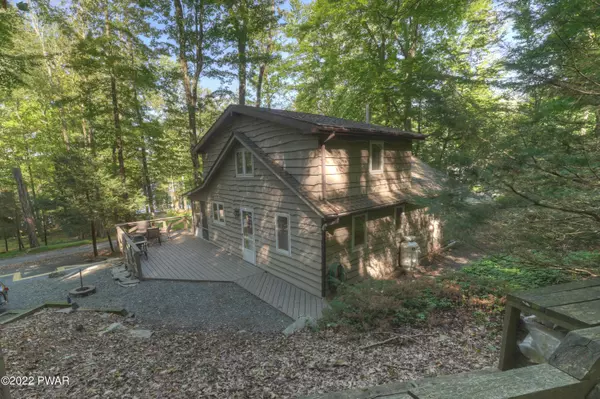 10 Overlook DR, Lakeville, PA 18438