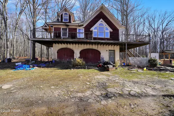 10 S Wynd DR, Lakeville, PA 18438