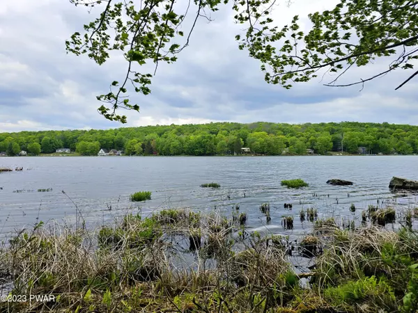 115 E Shore DR, Lakeville, PA 18436