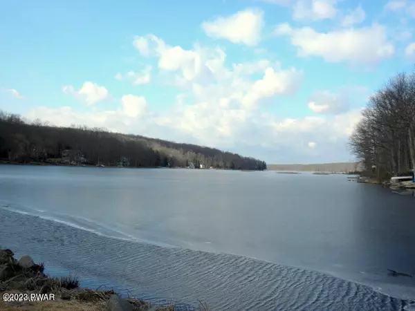 Lakeville, PA 18438,E Shore DR