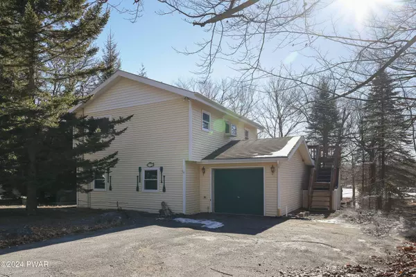 6031 Boardwalk DR, Tobyhanna, PA 18466