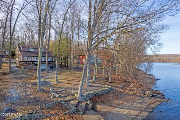 79 Lakeside DR, Lakeville, PA 18438