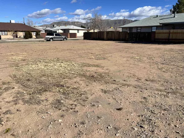 Alamogordo, NM 88310,818 Larkspur ST