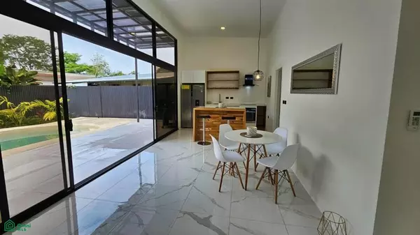 60504,Seaside Villa