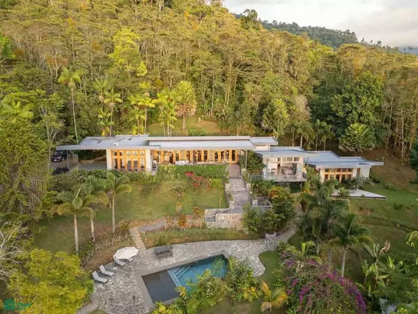 Luxury Mountain Villa, 11904