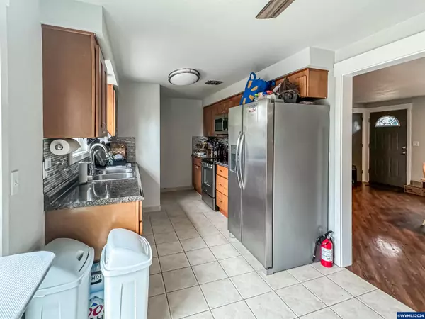 Keizer, OR 97303,3984 pleasant view Dr NE NE