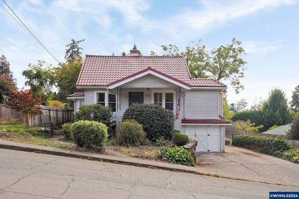 315 Center St, Silverton, OR 97381