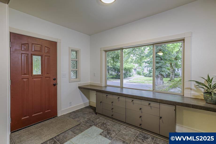 Salem, OR 97301,235 23rd St SE SE