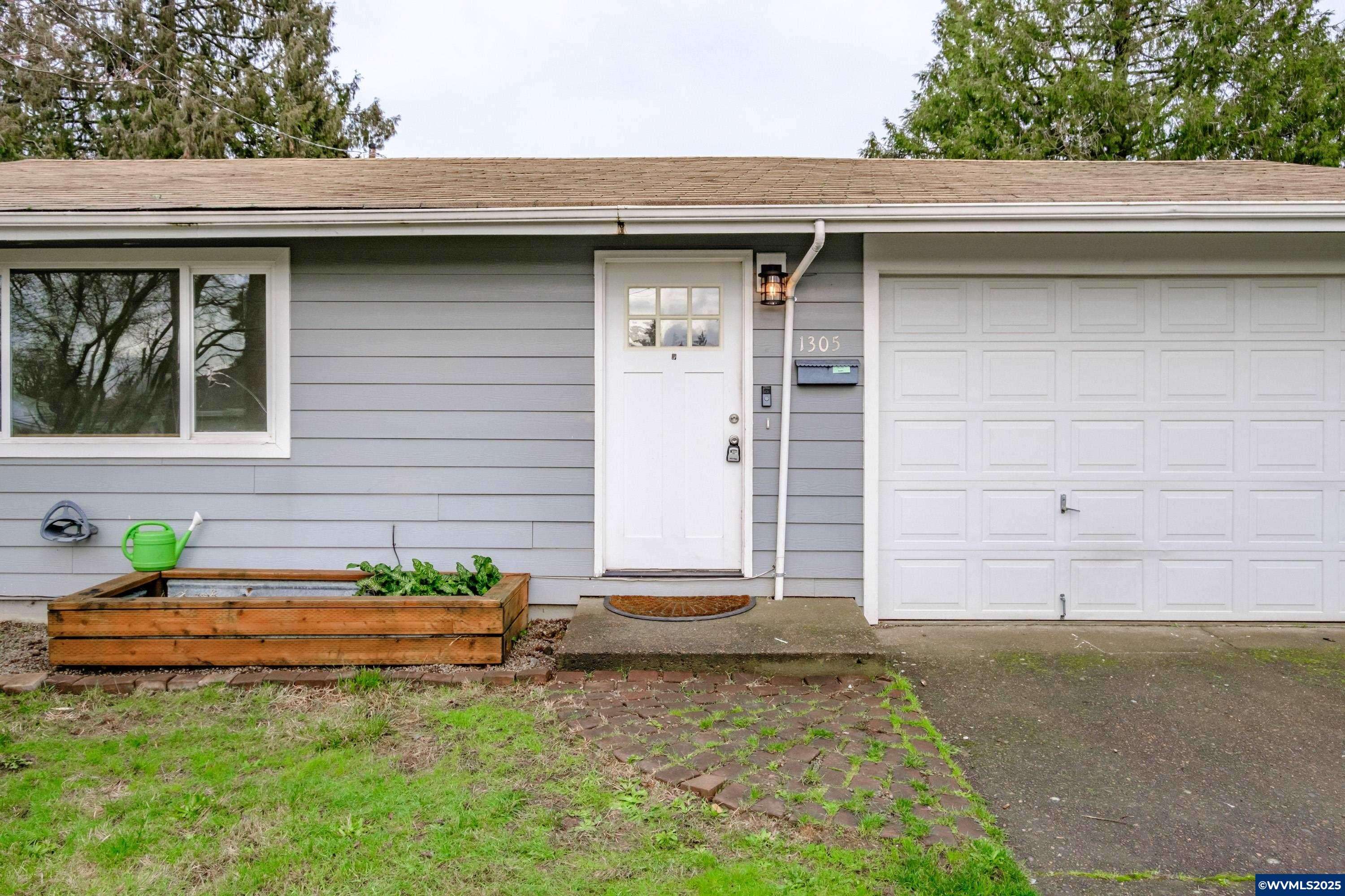Albany, OR 97321,1305 15th Av SW SW