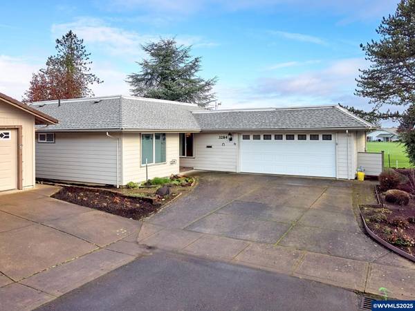 3284 Oakcrest Dr NW NW, Salem, OR 97304