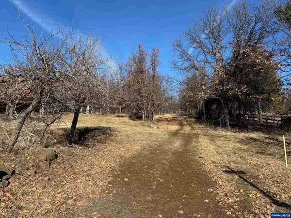 Wamic, OR 97063,345 Oak Park Dr