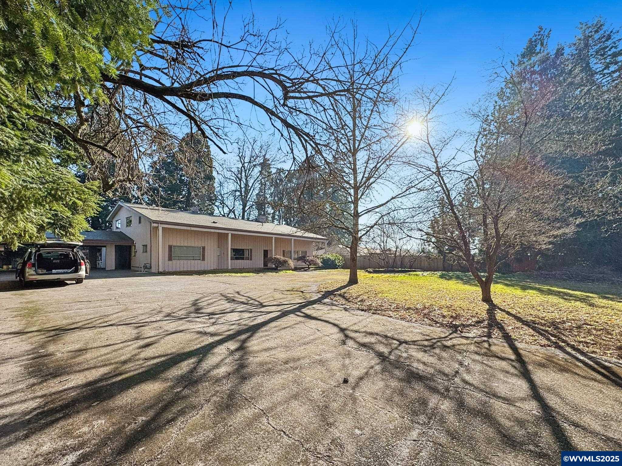 220 37th Av NE NE, Salem, OR 97301